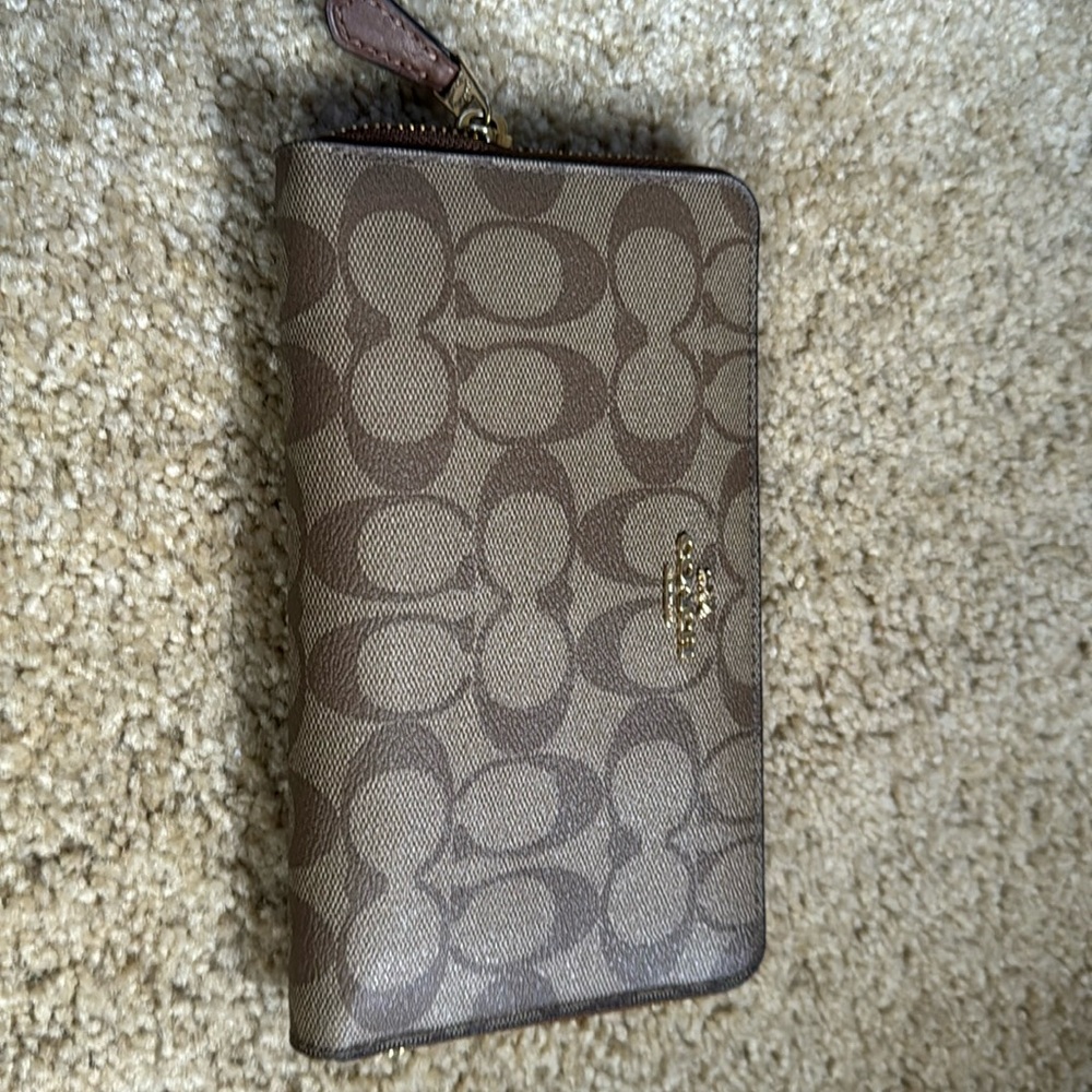 NWT Coach Medium Zip Around Khaki Saddle 2 Wallet